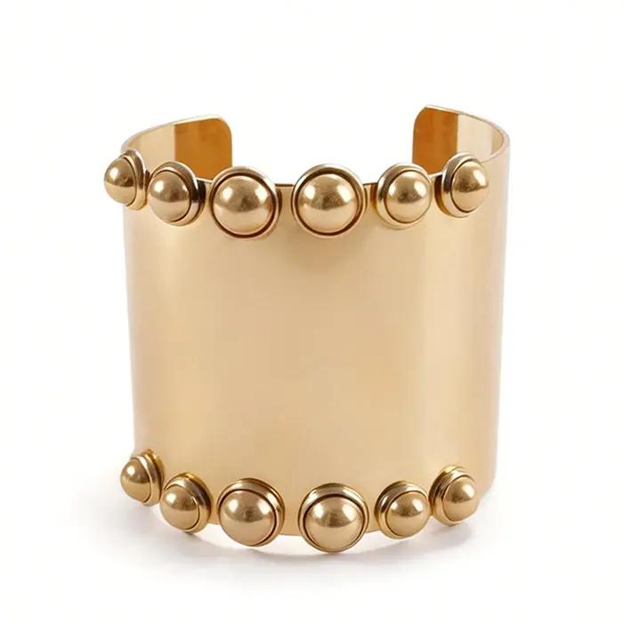 Bracelet large à clous dorés