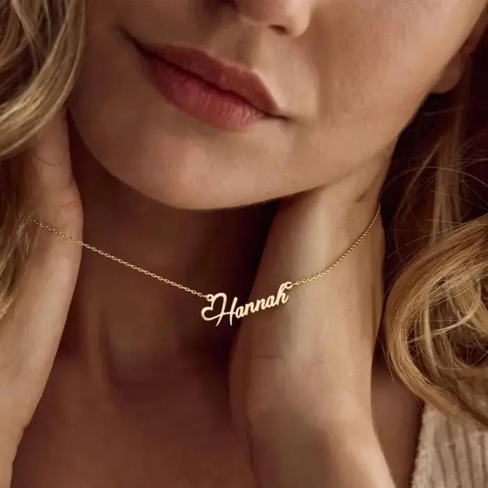Collier personnalisé avec nom et cœur pour femme