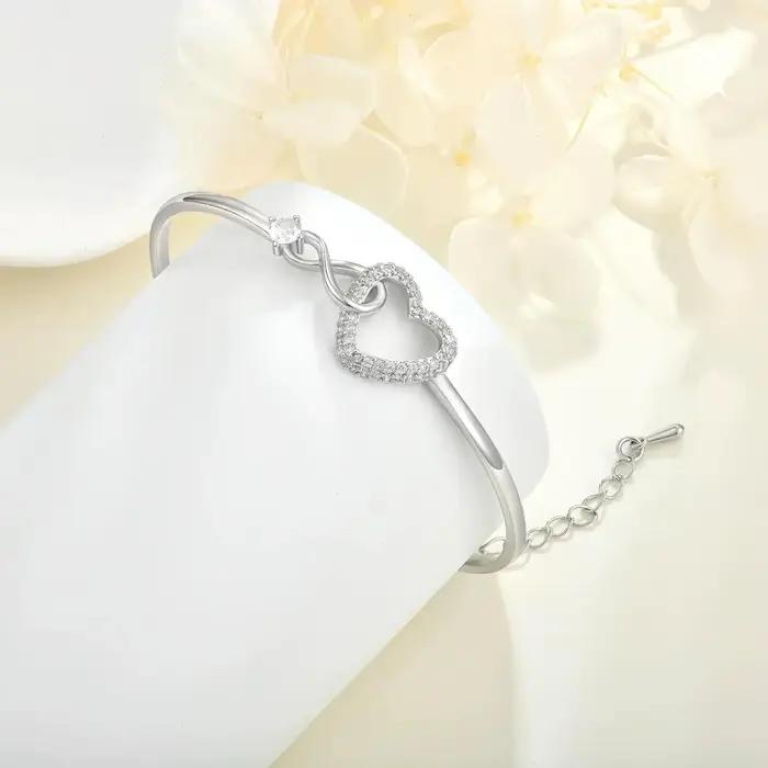 Bracelet Infinity Forever Love Heart en zircone cubique avec placage platine pour femmes, cadeau romantique à offrir pour mère ou fille, pour toutes les occasions spéciales