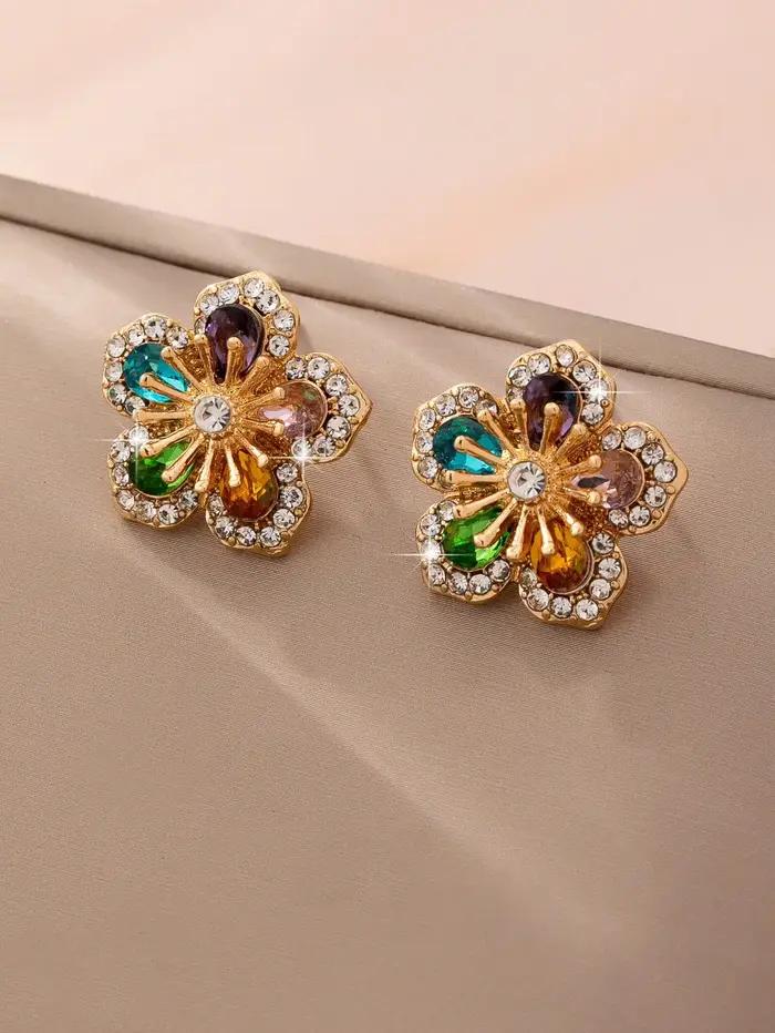 Une paire de boucles d'oreilles florales pour femmes