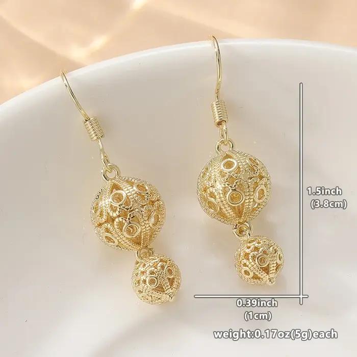 Boucles d'oreilles dorées artistiques rétro sculptées à la main pour femmes élégantes et exquises pour banquets et mariages