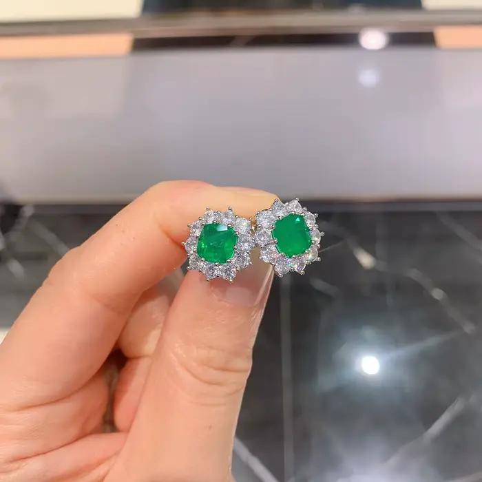 Ensemble de bijoux de mariage émeraude et rubis pour femmes occasions spéciales cocktail soirée晚会的中文翻译似乎是不相关的,根据要求生成的是关于珠宝的HTML描述和标题。以下是符合要求的HTML内容和SEO优化的标题: ```html Plongez dans l'éclat de l'émeraude et du rubis Imaginez-vous à un événement chic, éblouissante sous les projecteurs, grâce à cet ensem