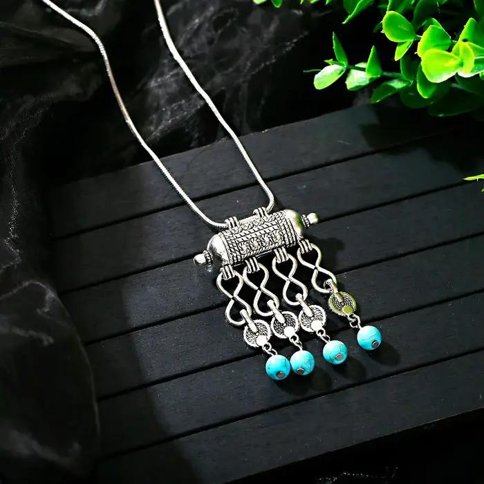 Collier vintage couleur argent avec breloque pour femme