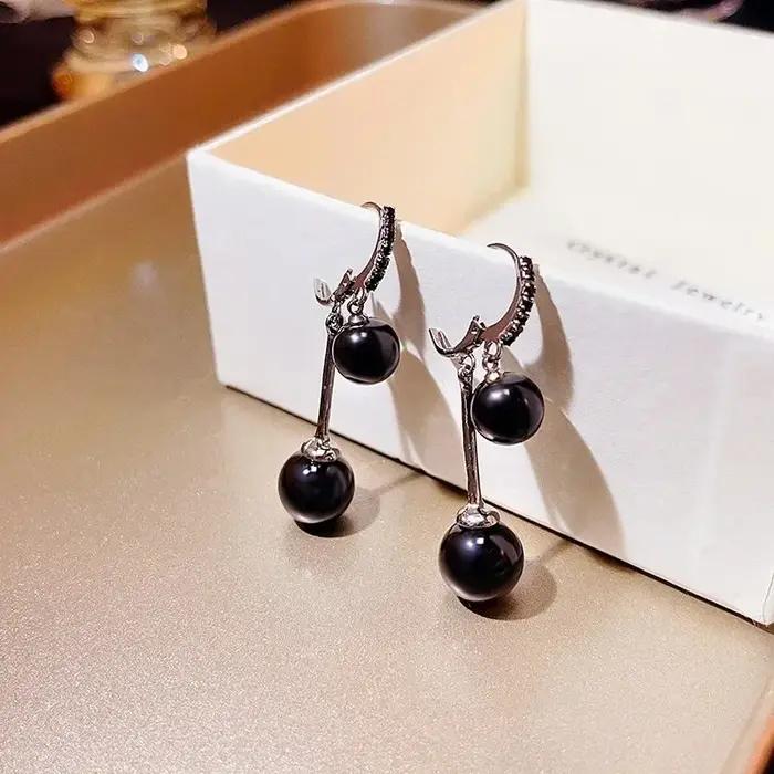 Boucles d'oreilles pendantes en perles noires pour femmes