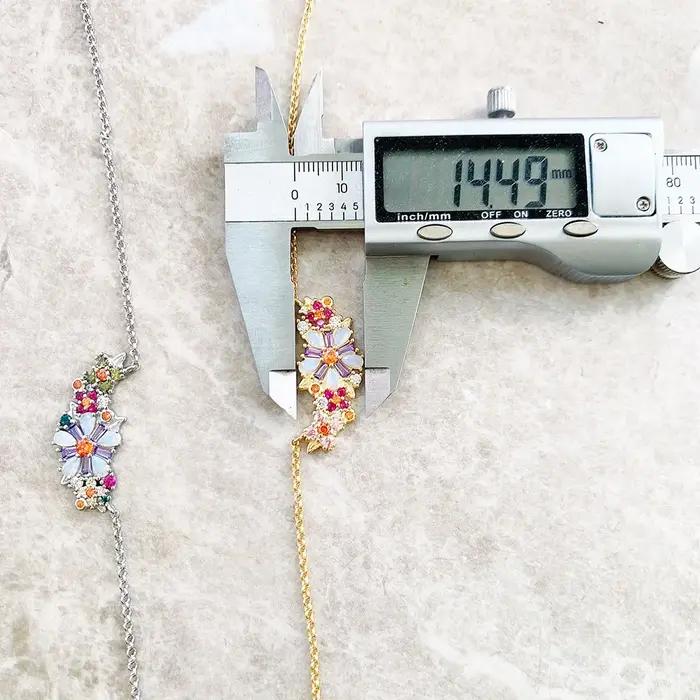 Collier fleurs pierres colorées