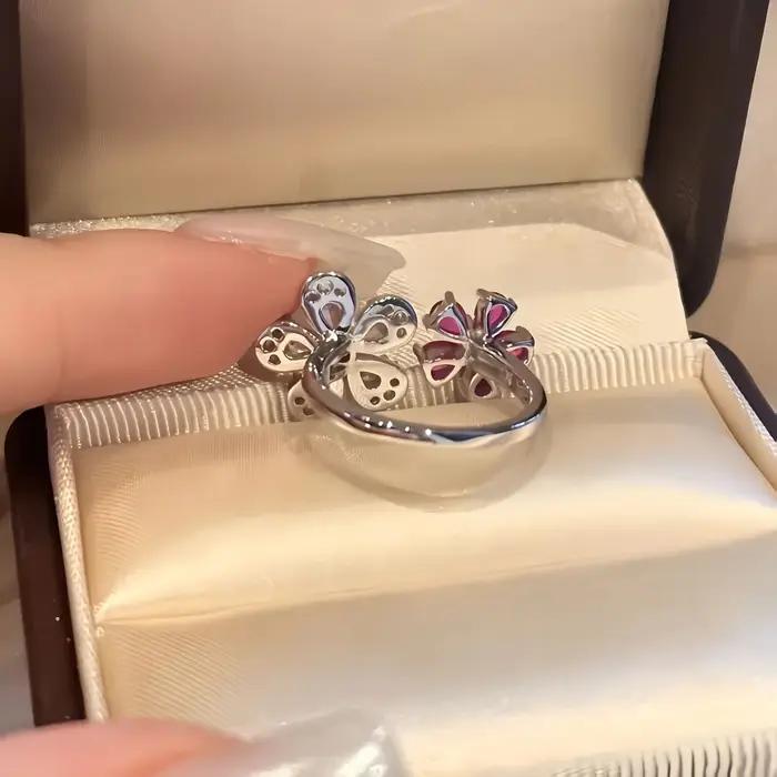 Bague ouverte florale tendance pour femme - Bijou fleur rose incrusté de zircons étincelants