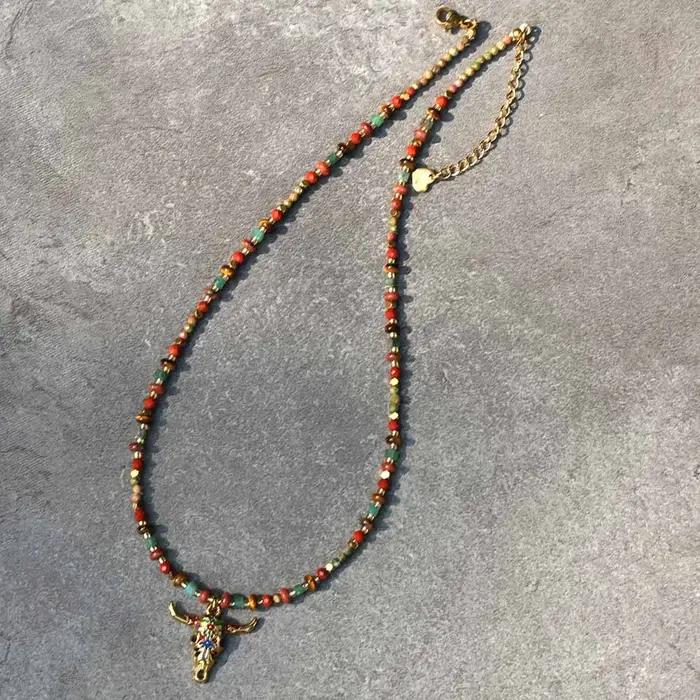 Collier avec pendentif tête de taureau coloré en pierre naturelle pour femmes