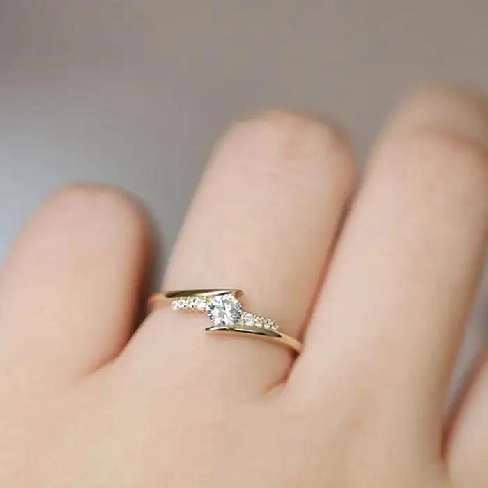 Huitan – bague de mariage au Design moderne pour femmes, incrustation de pierre de zircone cubique A