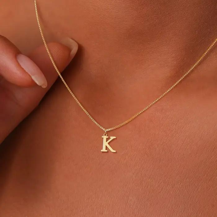 Collier initial A-Z plaqué or 18 carats, collier en acier inoxydable avec lettres mignonnes pour femmes
