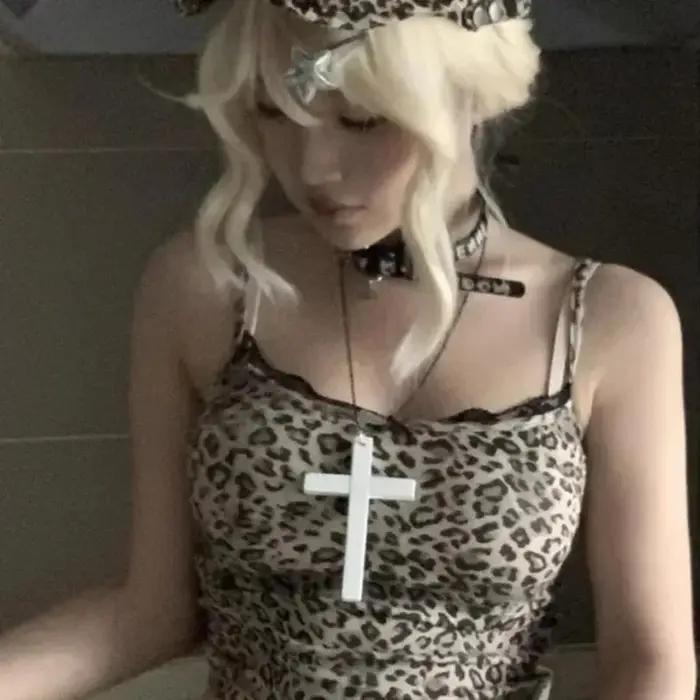 Collier croix américaine pour fille épicée