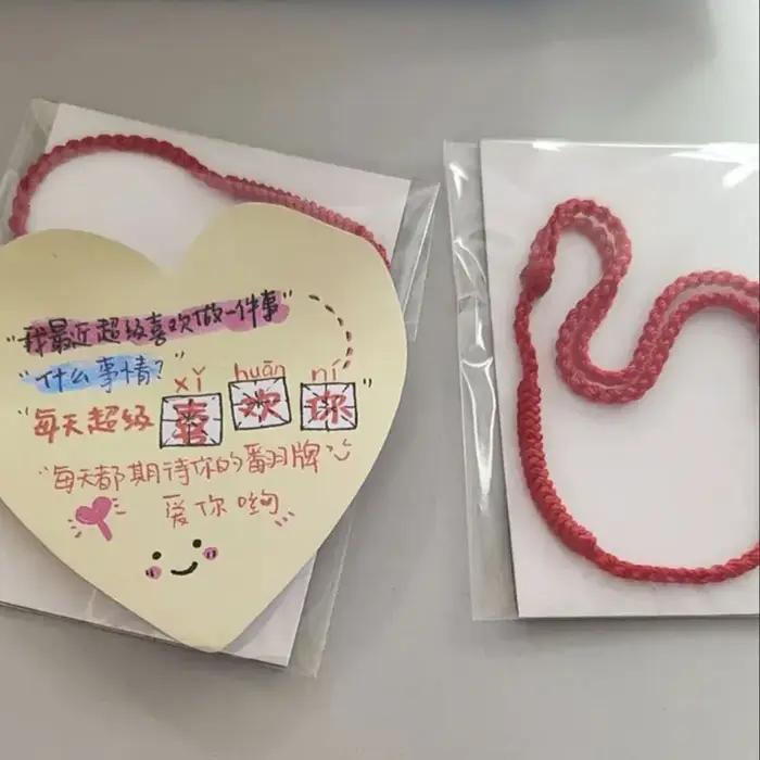 Bracelet à cordes rouges main artisanale protection amour nœuds symboliques cadeau pour couple amitié occasions spéciales
