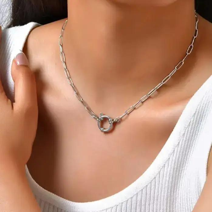 Collier ras-du-cou pour femme en acier inoxydable avec fermoir marin