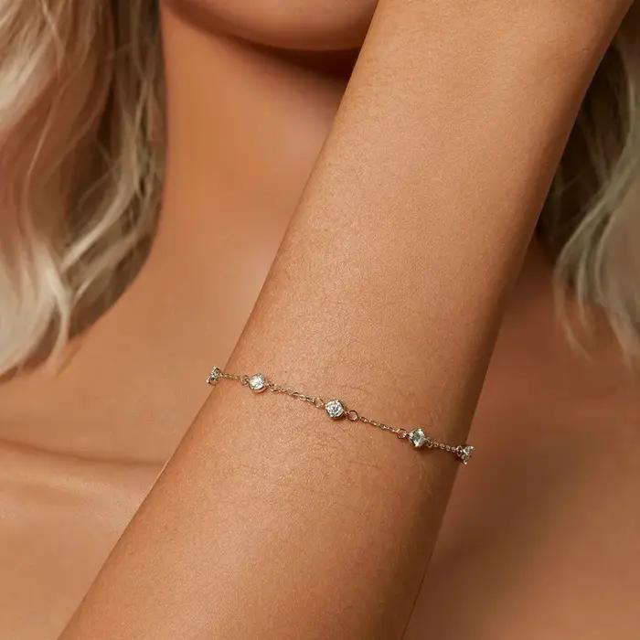 Bracelet en argent sterling 925 sertie de moissanites blanches pour femmes élégantes et sophistiquées occasions d'engagement et de célébration