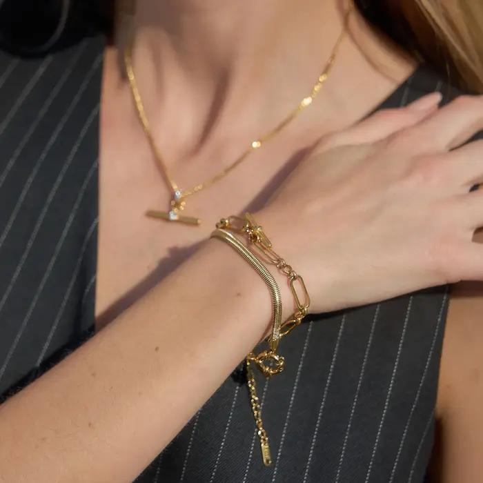 Bracelet à breloques en forme de T Zora Crystal pour femmes