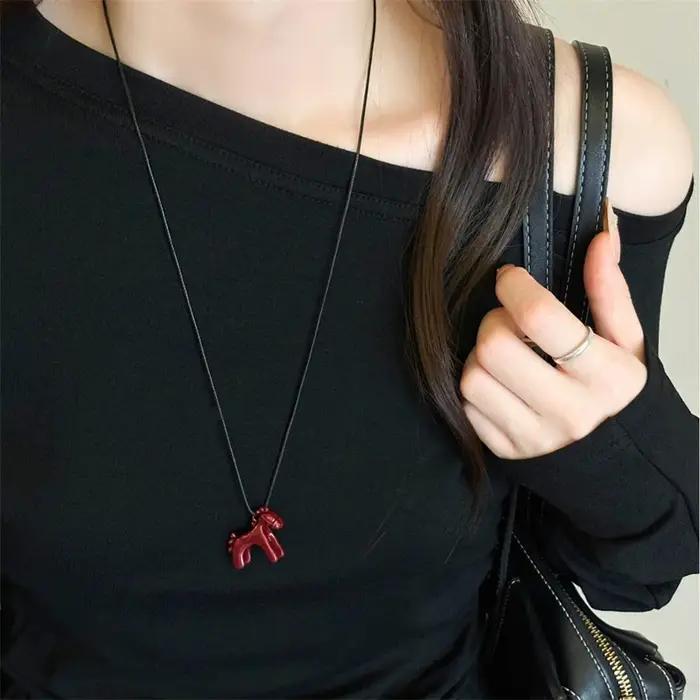 Collier Long avec pendentif cheval coloré pour femmes, chaîne de pull réglable, bijoux, accessoire d