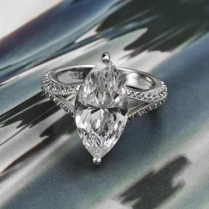 Bague en argent pur 925 sertie de diamants