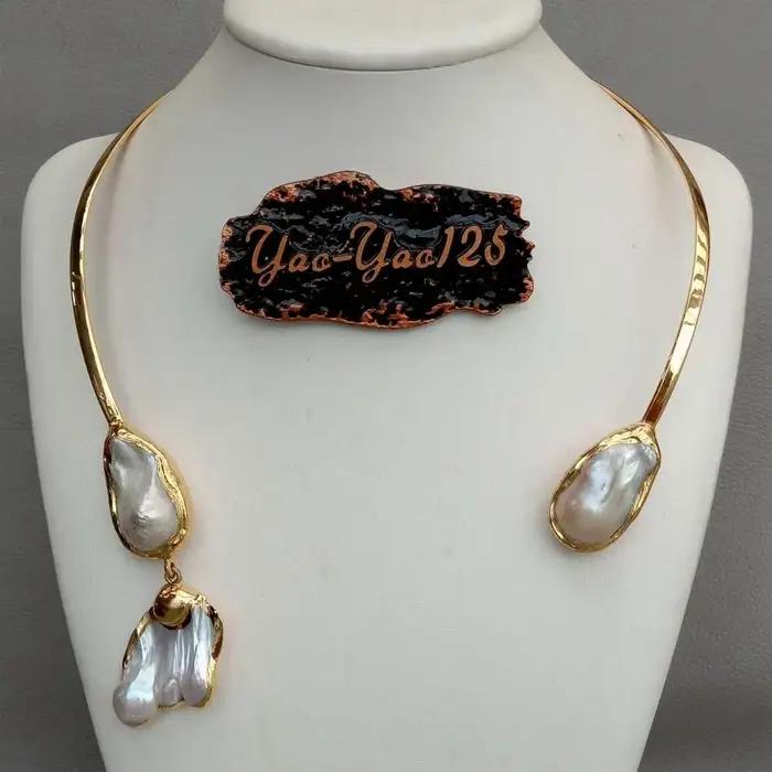 Collier ras du cou avec perles Keshi blanches, plaqué or jaune 18 K