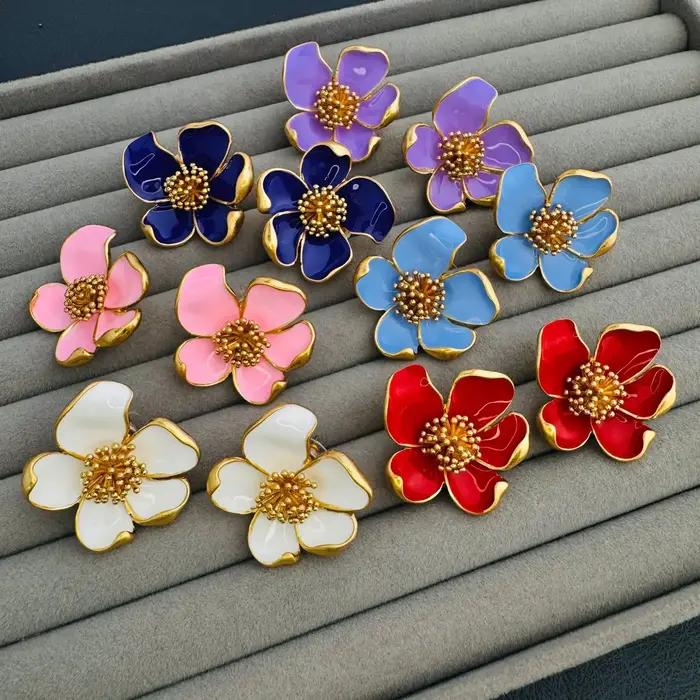 Boucles d oreilles vintage émail fleur en métal plaqué pour femmes design unique et élégant pour les occasions spéciales