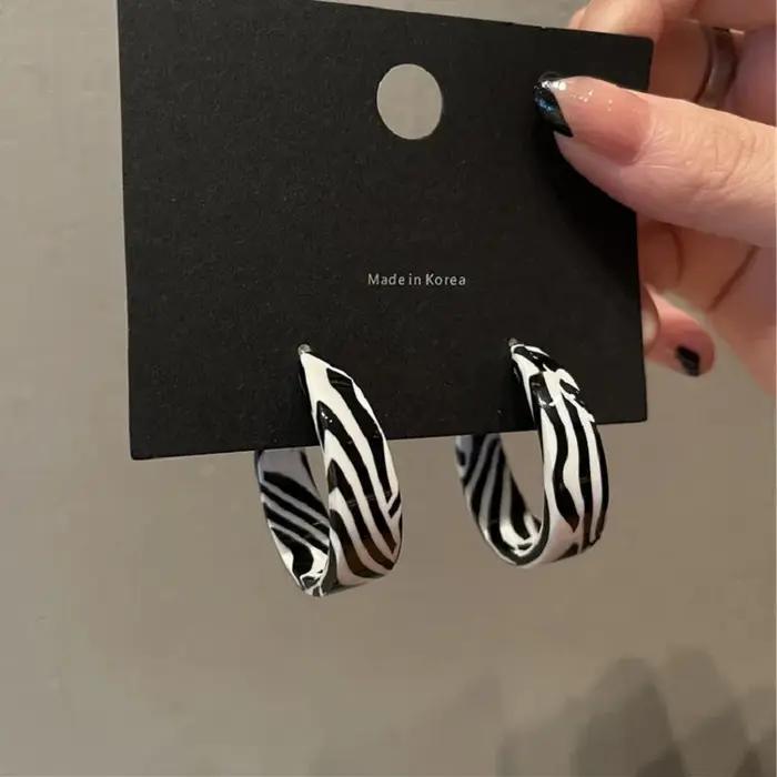 Boucles d'oreilles en acrylique à motif zèbre exagéré pour femmes