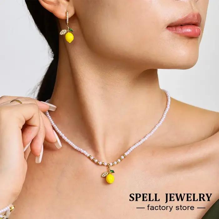 Collier de perles fait à la main