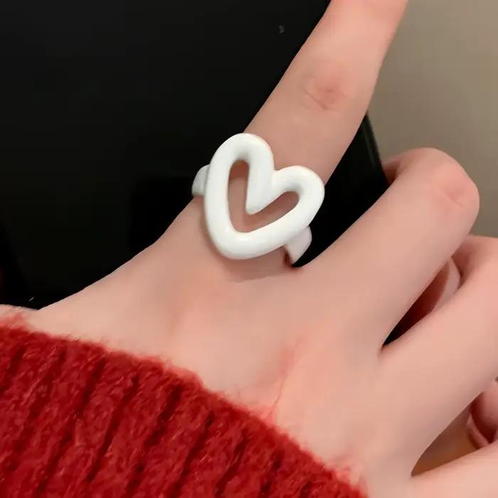Bague rétro en acrylique d'amour irrégulier pour femmes
