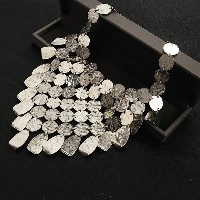 Collier circulaire irrégulier vintage avec chaîne de clavicule exagérée bohème et nouvelle chaîne de pull polyvalent pour femmes occasions spéciales