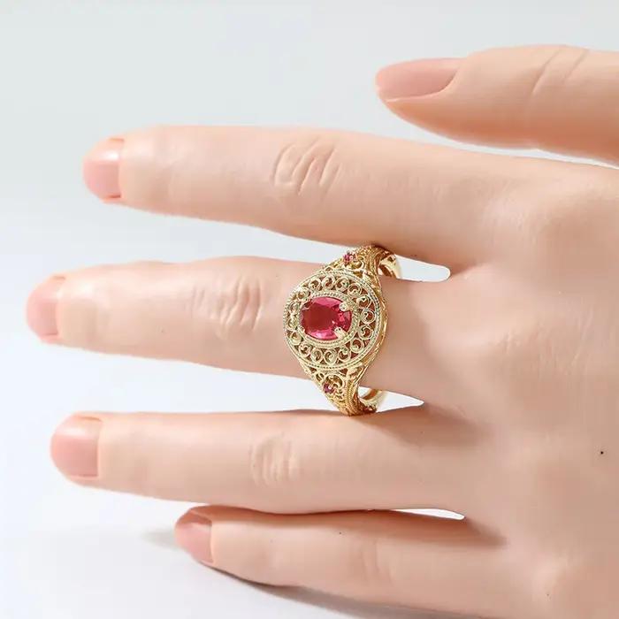 Bague vintage pour femme incrustée de CZ rouge