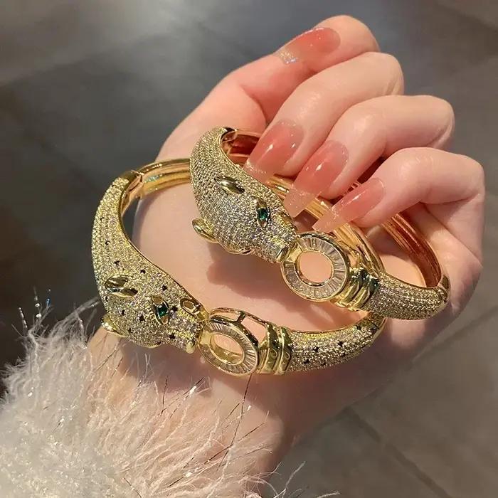 Bracelet léopard de luxe plaqué or 18 carats