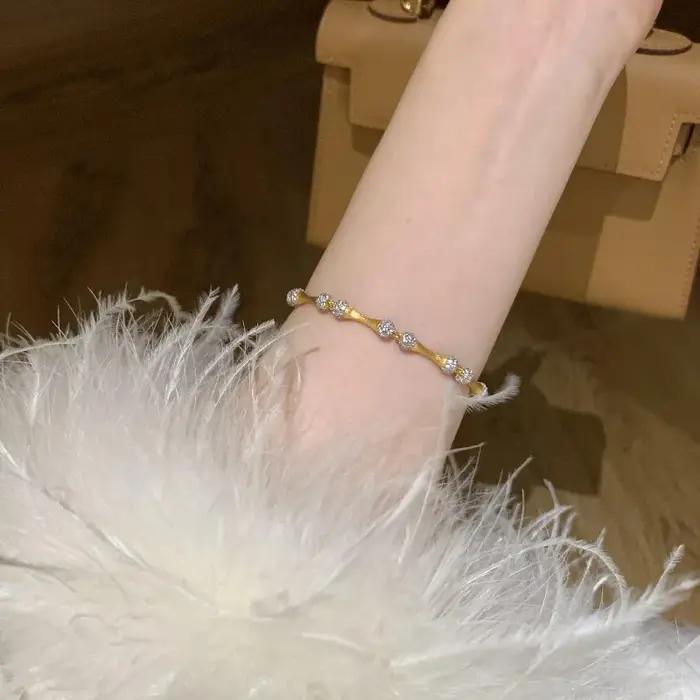 Bracelets de luxe légers en bambou brossé pour femmes