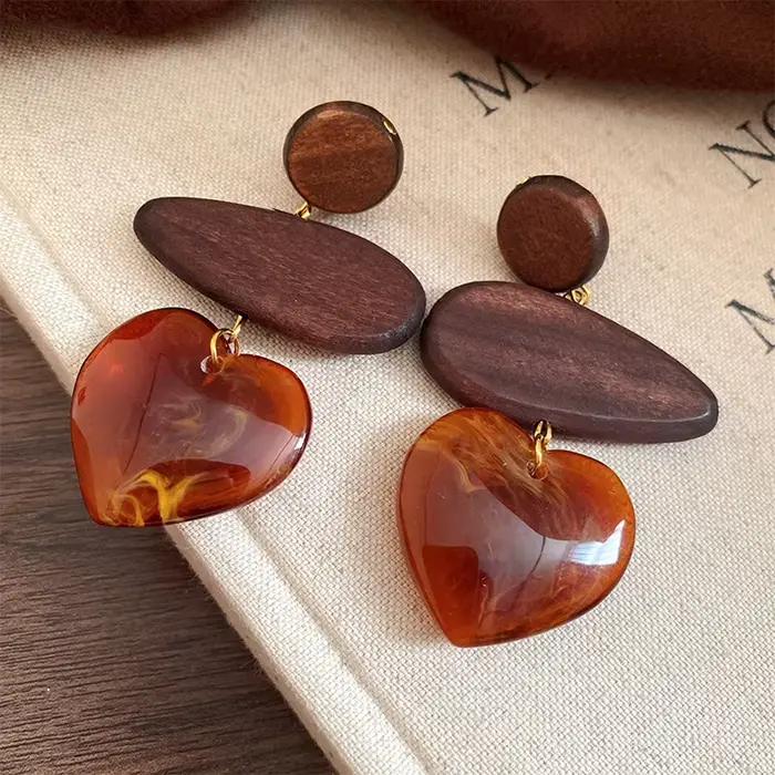 Boucles d'oreilles vintage en résine coeur élégantes et tendance pour femmes occasions spéciales