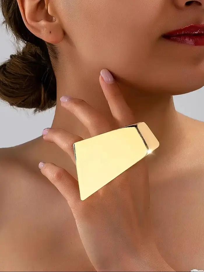 Une bague simple et élégante pour femme