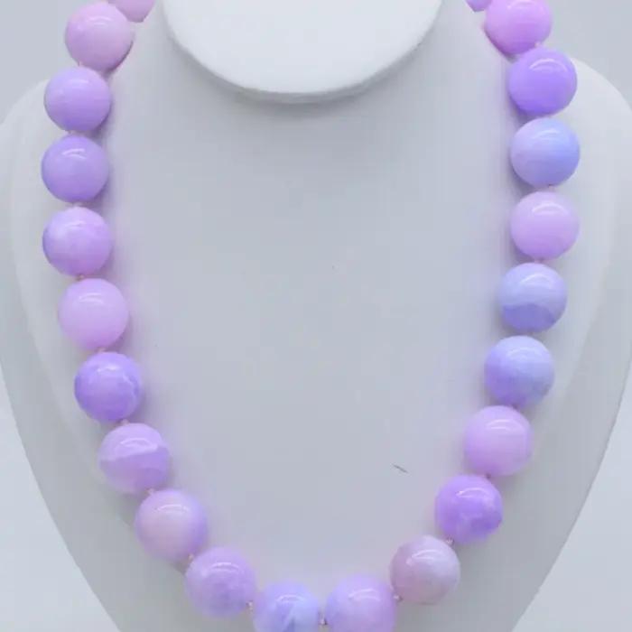 Ouah! Collier de perles rondes en jade violet naturel