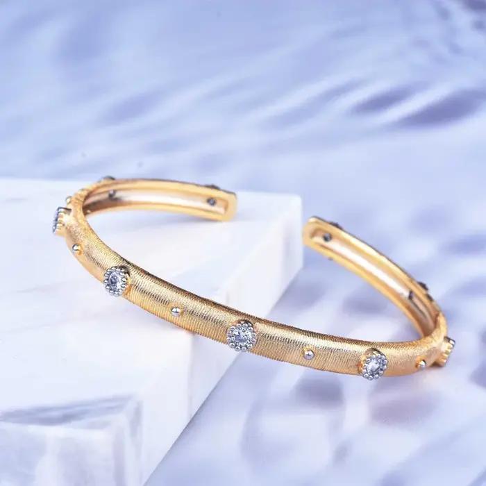 En 2026, la France a lancé une nouvelle collection de bijoux tendance et élégante - une bague ouverte en diamant à