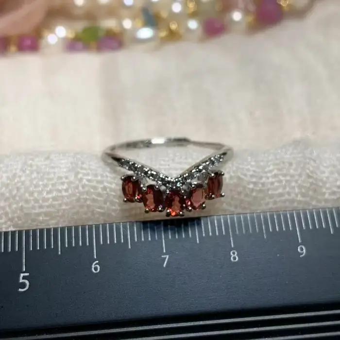 Bague de luxe en grenat naturel pour femmes