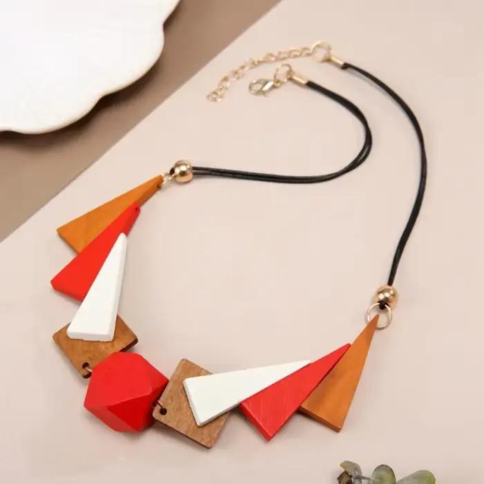 Colliers vintage avec pendentifs géométriques en bois fait à la main pour femmes occasions spéciales anniversaires styles vendanges