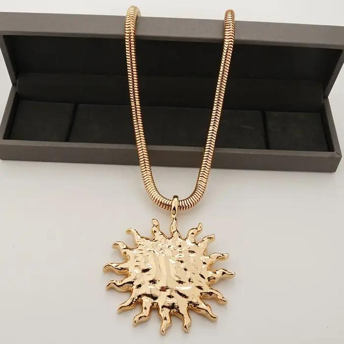 Collier pendentif soleil pour femmes