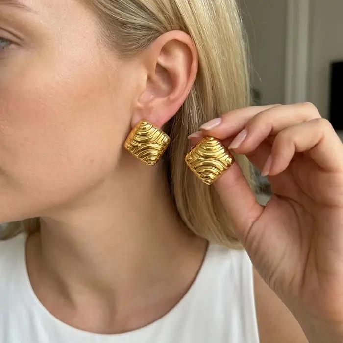Boucles d'oreilles vintage années 80 dorées pour femme