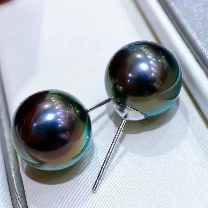 Boucles d'oreilles en or blanc 14 carats avec perles naturelles noires et vertes rondes de Tahiti