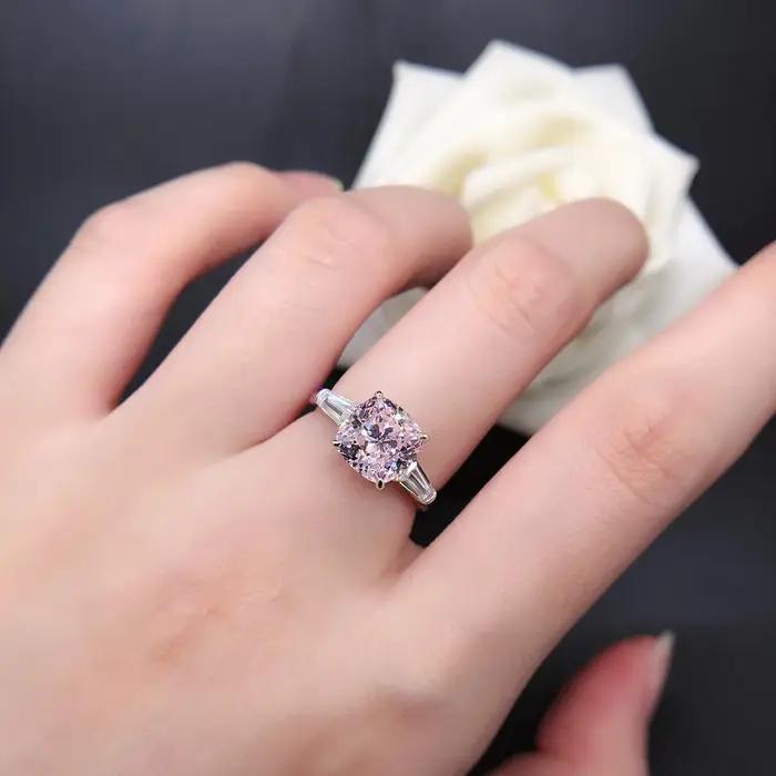 Bague en diamant rose clair coupe coussin pour femme