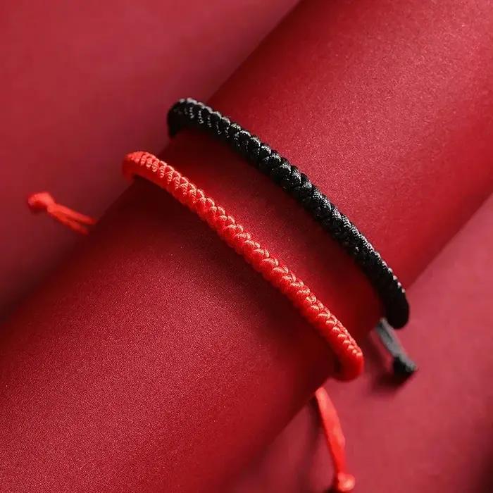Bracelets Porte-Bonheur Tressés en Coton Rouges et Vibrants pour Hommes et Femmes Occasions Spéciales Tradition Bouddhiste