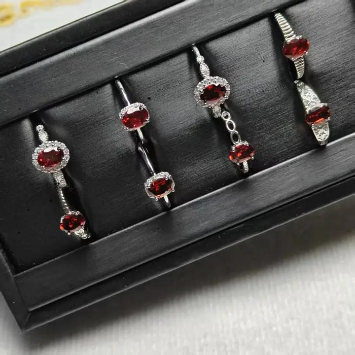 Naturel Nouveau grenat rouge ovale à facettes divers types Conception de bague Tendance et polyvalente Simple