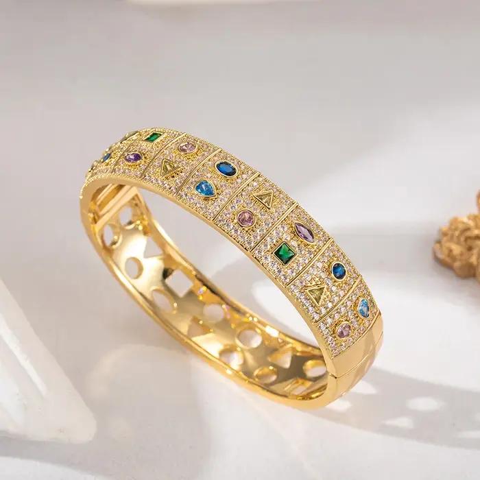 Bracelet manchette large plaqué or style Art Déco