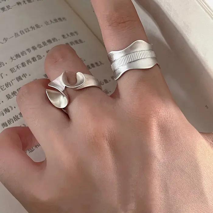 Bagues à Manchette Torsadées Irregulières en Placage d'Argent pour Femmes Style Hiphop Rock Occasions Spéciales Cadeaux D'Amis