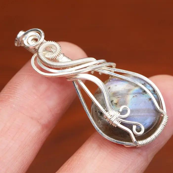 Pendentif Labradorite Arc-en-Ciel Pierres Précieuses Collier Naturel Cuivre Femme Occasions Spéciales