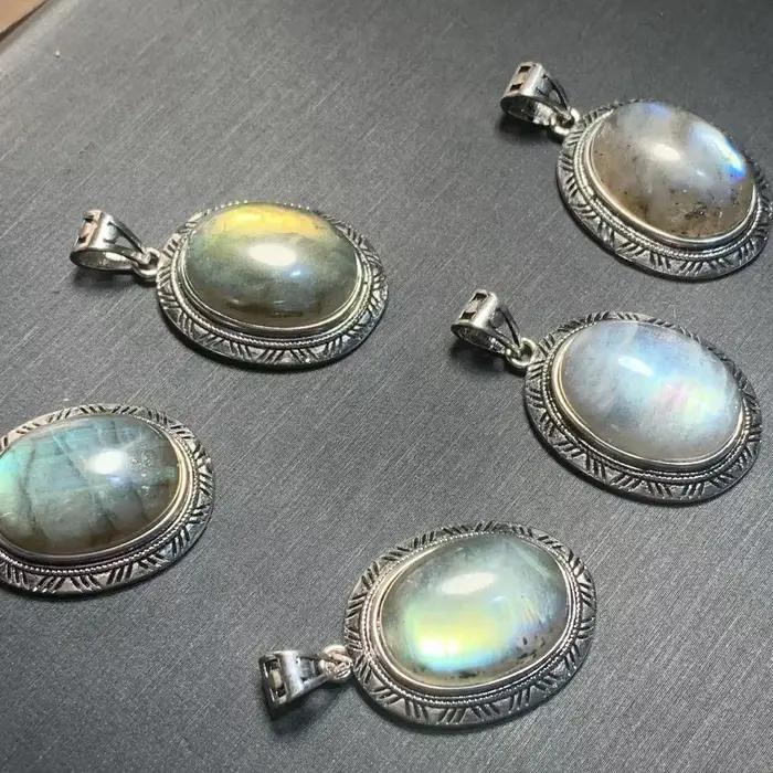Collier pendentif ovale en pierre de lune naturelle 40 mm