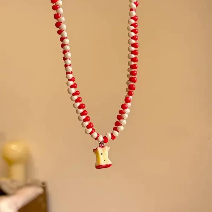 Collier pendentif pomme rouge en perles de fruits faits à la main pour femmes et filles