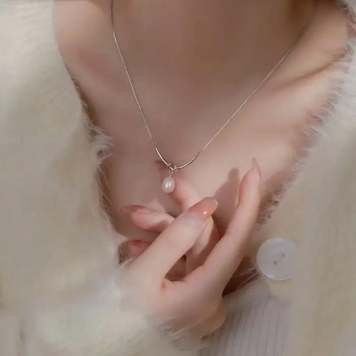 Ensemble de collier pendentif 5 pièces pour femmes avec chaîne de clavicule et pierres précieuses artificielles pour occasions spéciales romantiques et sophistiquées