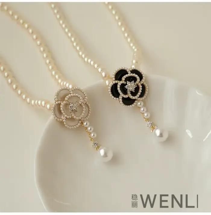 Collier classique avec pendentif en forme de fleur de camélia pour femmes
