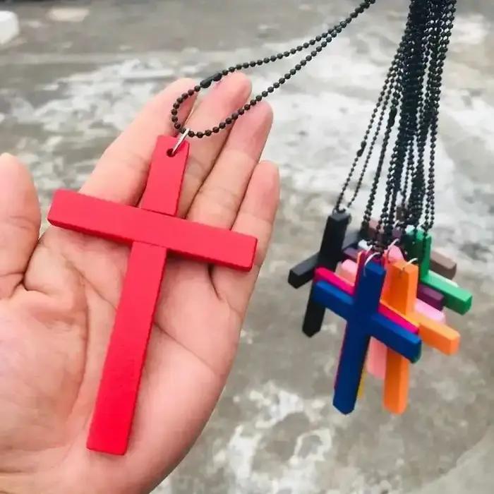 Collier croix américaine pour fille épicée