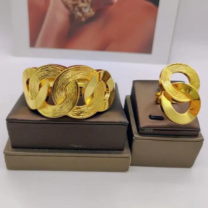 Ensemble de bijoux en or 18 carats pour femmes